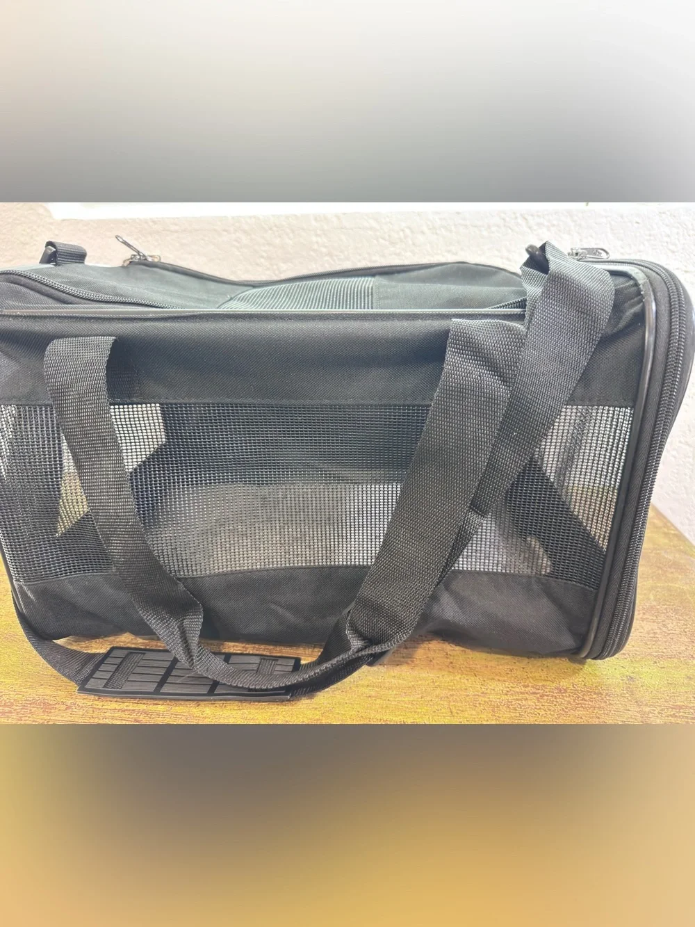 Sherpa Original Deluxe Medium Pet Carrier – Black